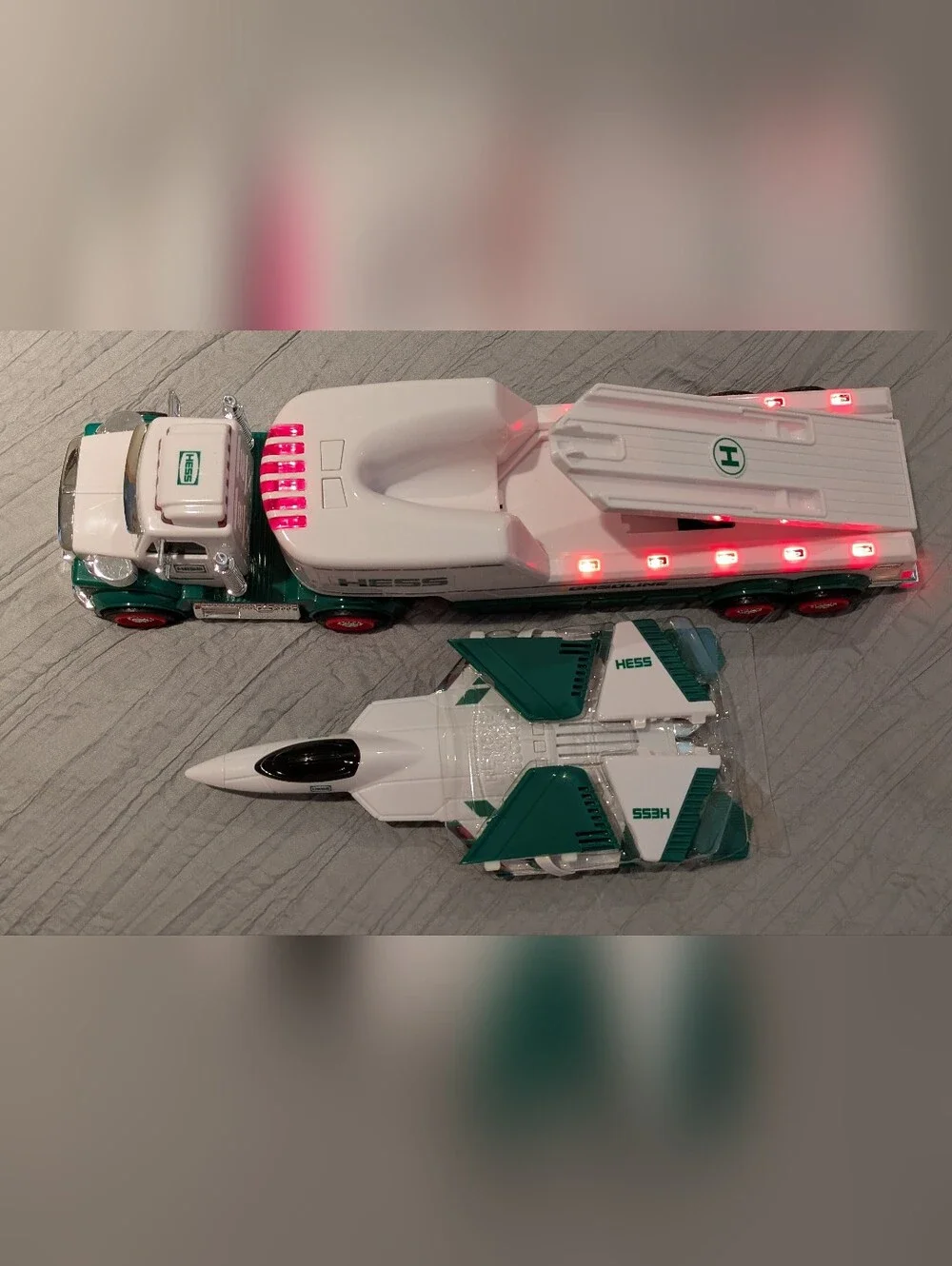 Hess nib mint